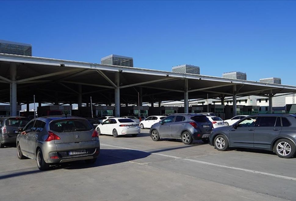 Türkiye'nin Gümrük Kapılarından 16 Milyona Yakın Yolcu Geçti