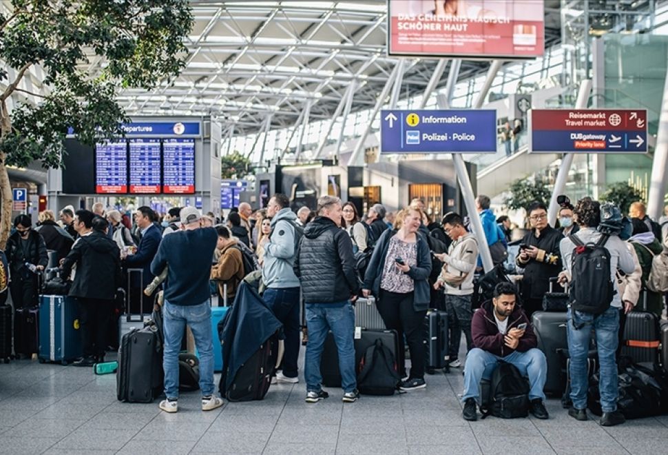 Yoğun Kar Frankfurt’ta 120 Uçuşu İptal Ettirdi