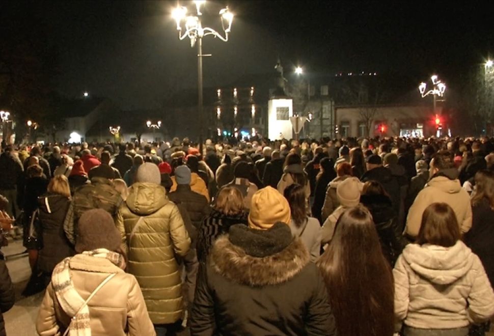 Karadağ'da Silahlı Saldırıya Tepki Gösterileri Düzenlendi