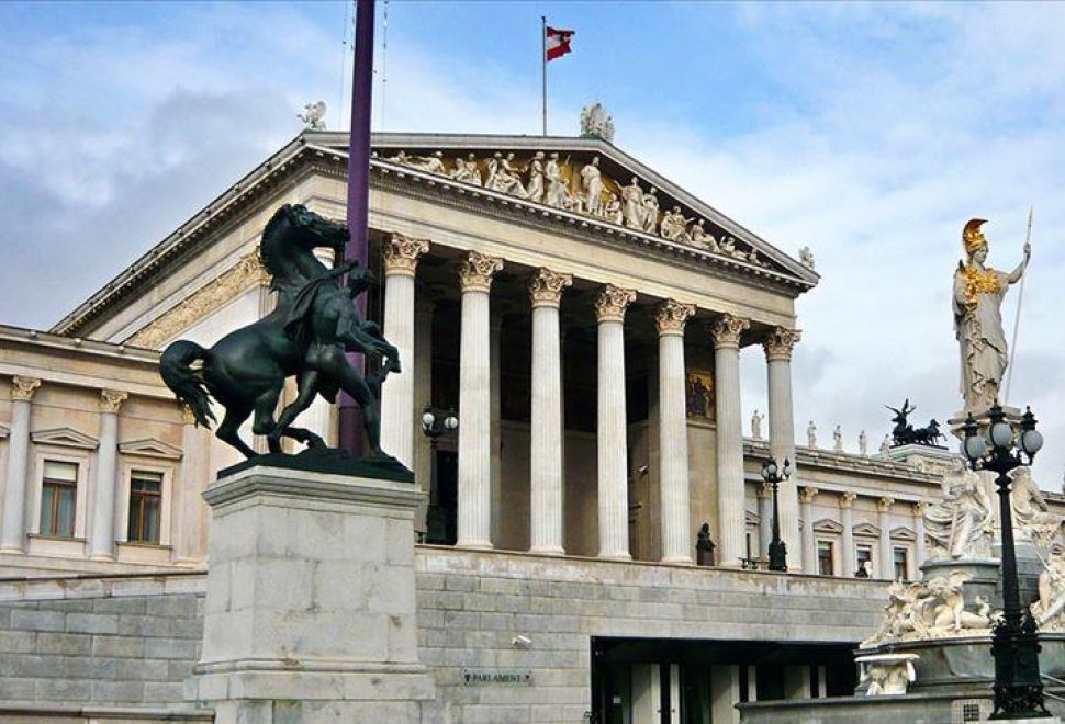 Avusturya'da Başörtüsü Yasağı Planı