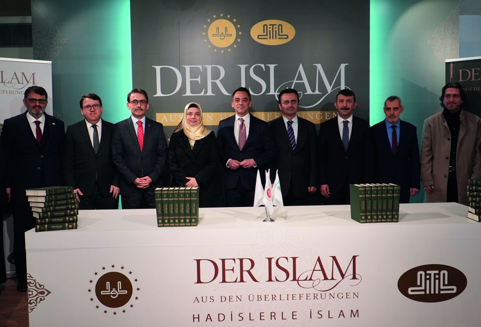Köln’de Hadislerle İslam Adlı Eserin Almancası Tanıtıldı
