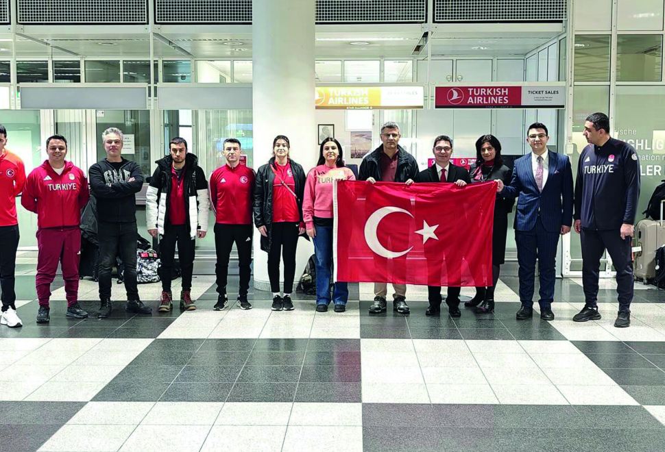 Münih Havalimanı'ndan Milli Takımımıza Coşkulu Uğurlama