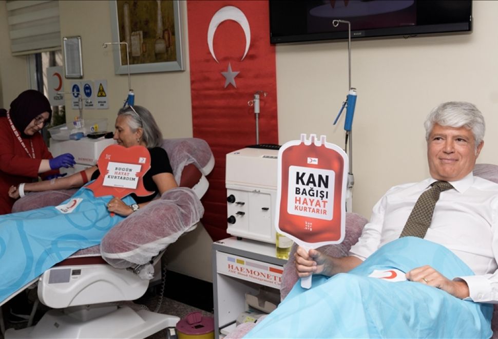 İsviçre Büyükelçisi Scheurer'den Türk Kızılay’a Kan Bağışı