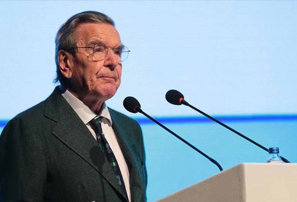 Eski Almanya Başbakanı Gerhard Schröder Hastanede Tedavi Görüyor