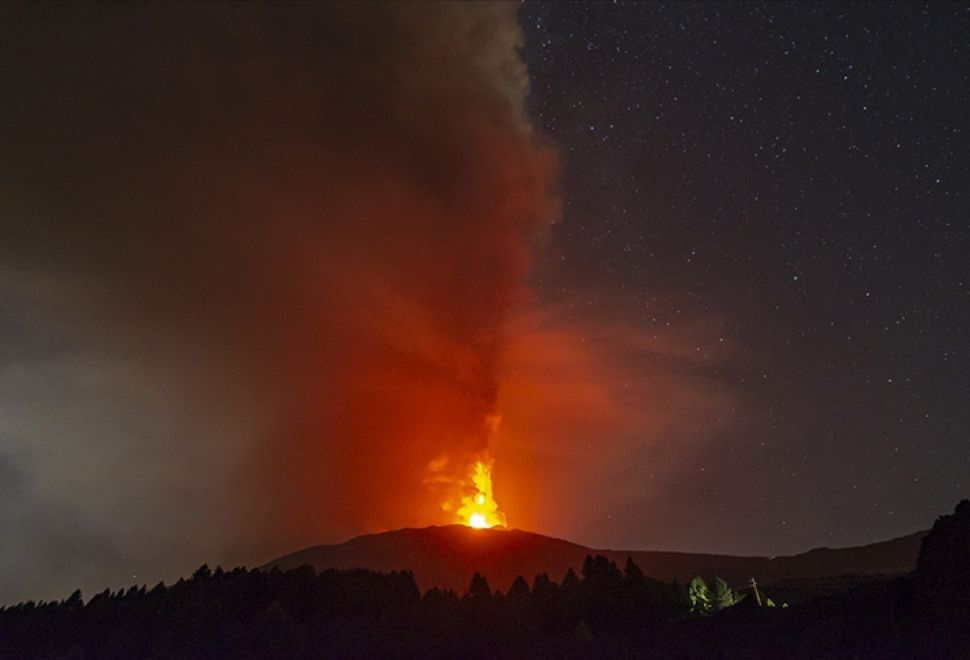 Etna Yanardağı Yine Hareketlendi