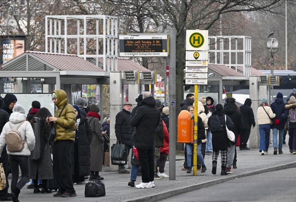 Berlin’de 48 Saatlik Grev, Toplu Taşımayı Felç Etti