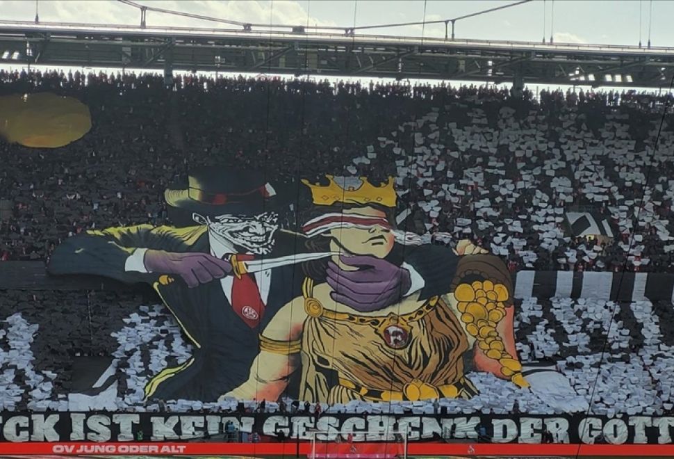 Köln-Fortuna Düsseldorf Maçında Bıçaklı Koreografi Tartışma Yarattı