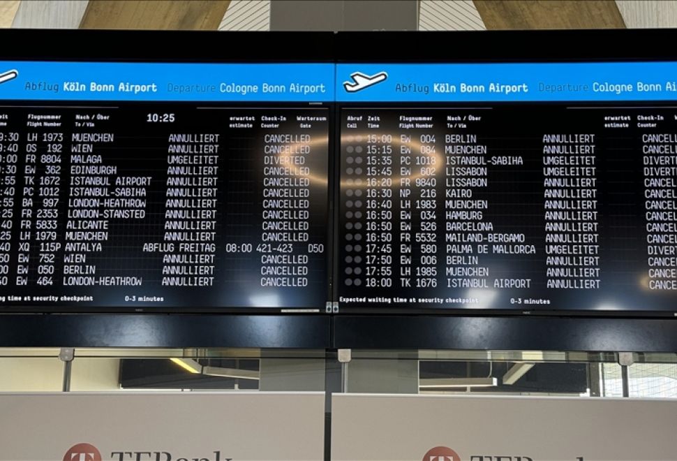 Grev Sebebiyle Tüm Uçuşlar İptal Edildi