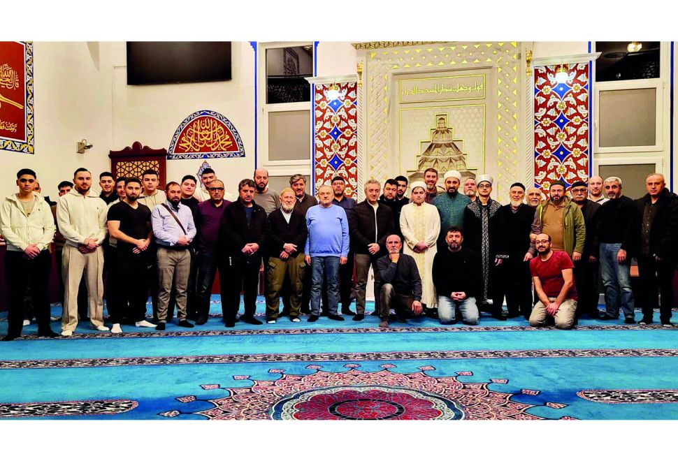 Ebersbach DİTİB Mevlâna Camii’nde Hafızlık Öğrencilerinden Teravih Namazı