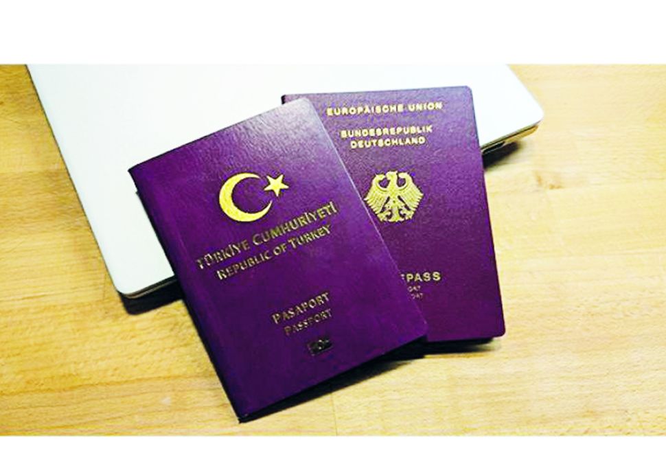 Almanya’da Çifte Vatandaşlık Zaferi, Türk Toplumunda Einbürgerung Başvuruları Rekor Kırıyor