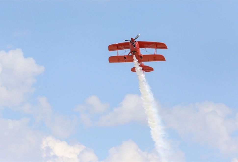 Kadın Akrobasi Pilotu Şener'den Nefes Kesen Gösteri