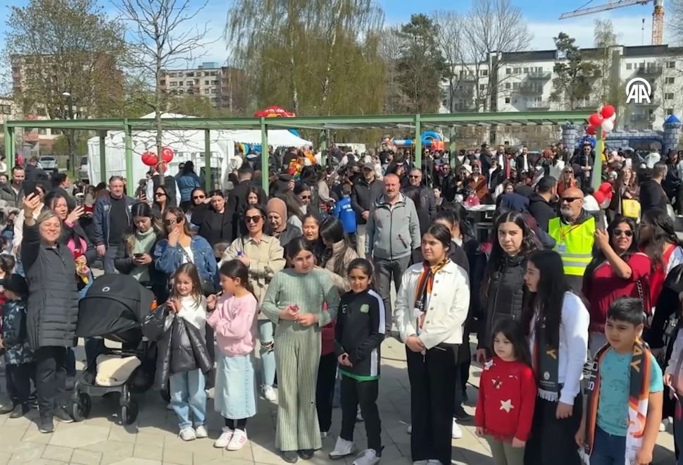 İsveç'te Türk Çocuklarından 23 Nisan Coşkusu