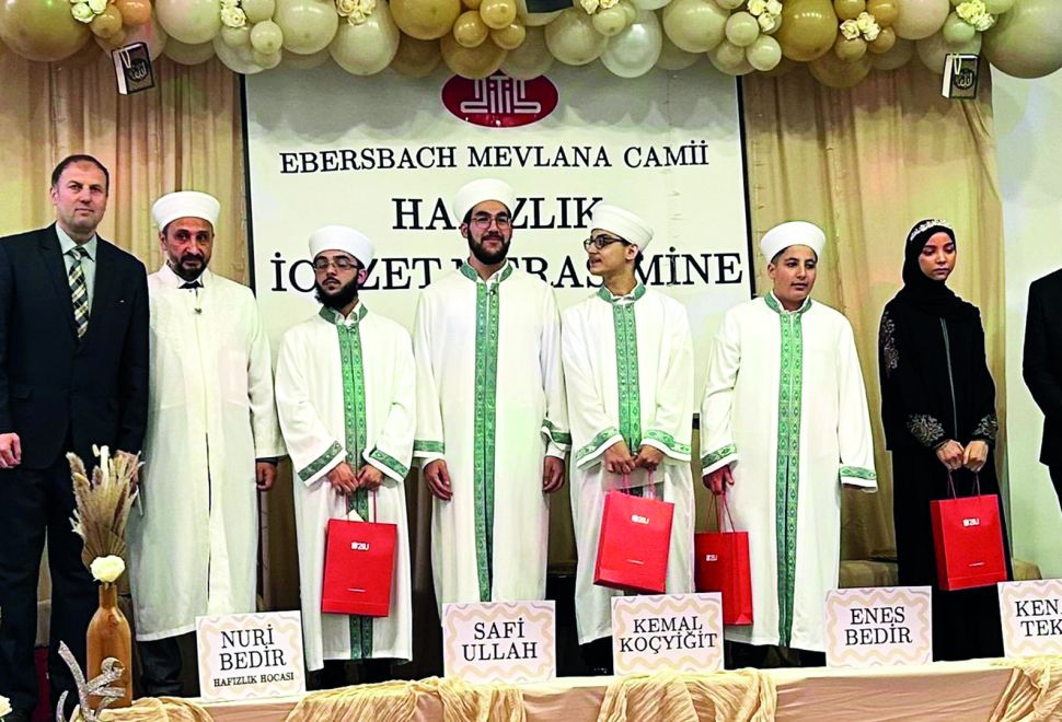 Ebersbach Camii'nde Hafızlık Merasimi Coşkusu