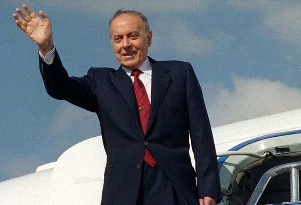 Haydar Aliyev 102 Yaşında Anılıyor