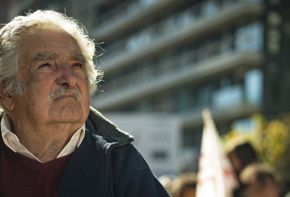 Mujica, Çiftliğinde Toprağa Verildi