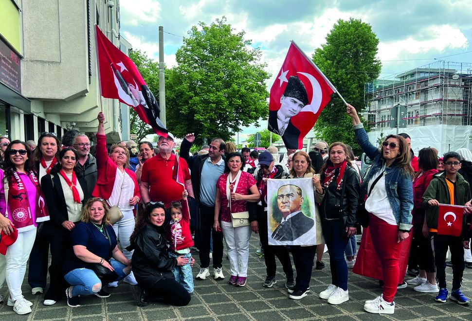 Başkonsolos Cebeci, ‘Atatürk'ün 'En Büyük Eserim' dediği Türkiye Cumhuriyeti'ni Sizlere Emanet Ettiğini Unutmayın’