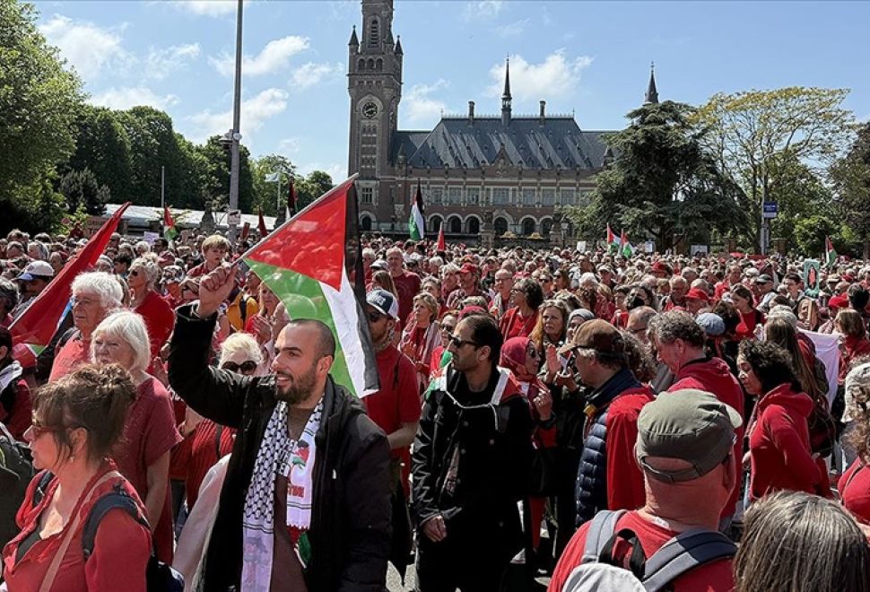 Lahey’de 100 Bin Kişilik Protesto