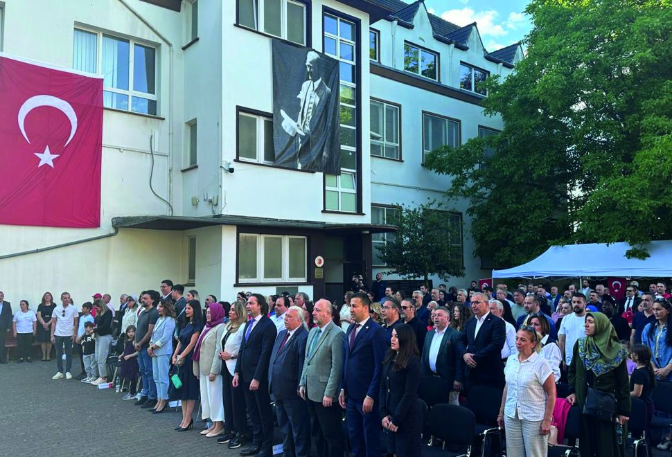 19 Mayıs Coşkusu Köln’de Renkli Törenlerle Kutlandı  