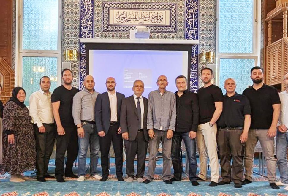 DİTİB Yunus Emre Camii Reutlingen’de Yeni Yönetim Belirlendi, Başkanlığa Beytullah Çetinkaya Seçildi