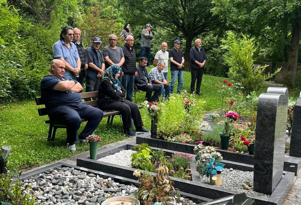 Ebersbach’ta Bayram Arifesi Geleneği Devam Ediyor, DİTİB Mevlâna Camii’nden Kabir Ziyareti