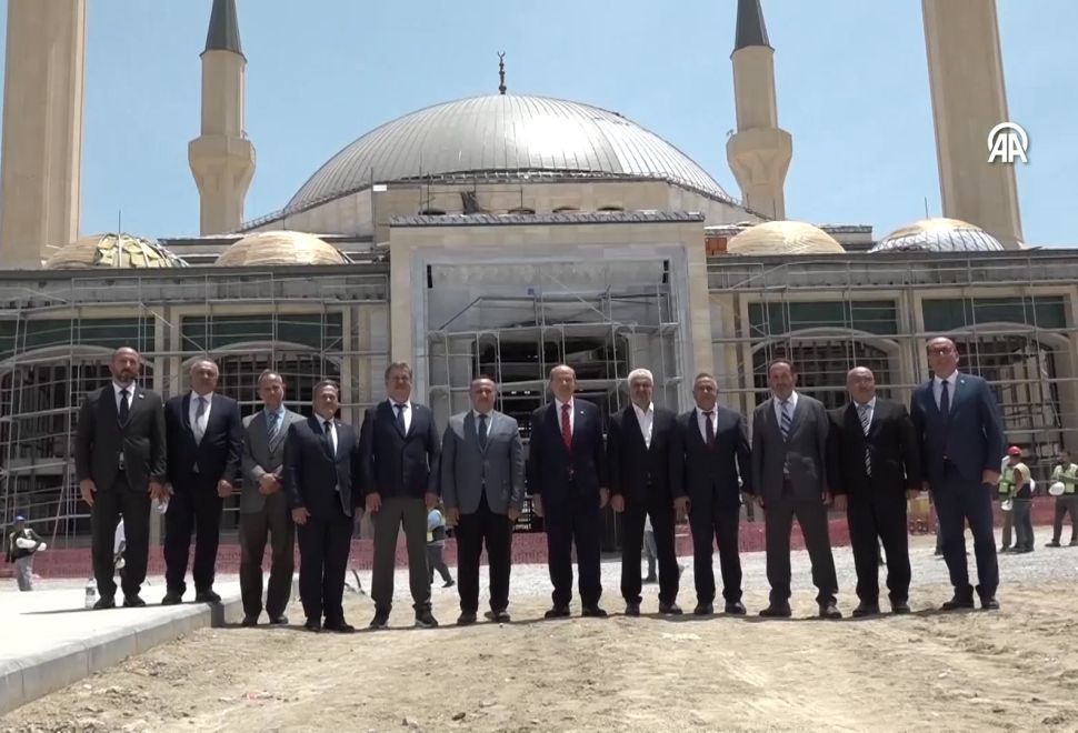 KKTC Cumhurbaşkanı Tatar, Ada'da Yapımı Süren Cumhurbaşkanlığı Camisi'nin İnşaatını Ziyaret Etti