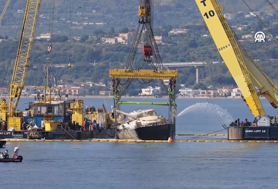 İtalya'da Geçen Yıl Batan Lüks Yat Yüzeye Çıkarıldı