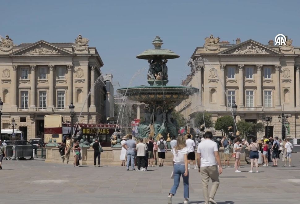 Paris’te Termometreler 35°C’yi Gördü