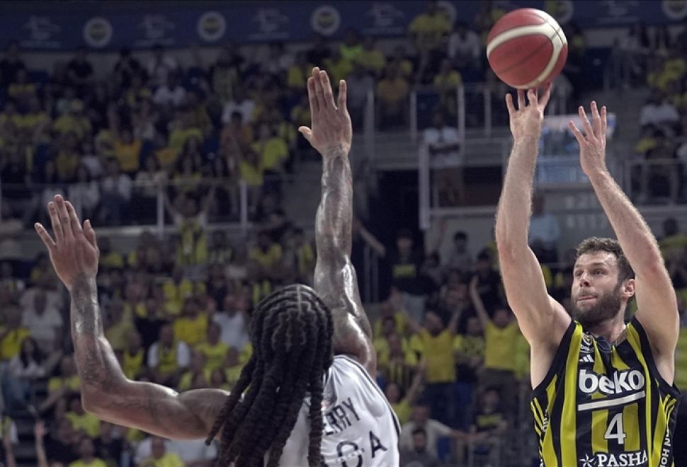 Şampiyon Fenerbahçe: Avrupa ve Türkiye Sarı-Lacivert!