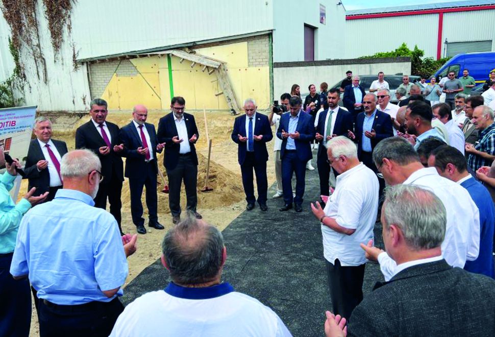 Willich DİTİB Merkez Camii’nin Temeli Görkemli Bir Törenle Atıldı 