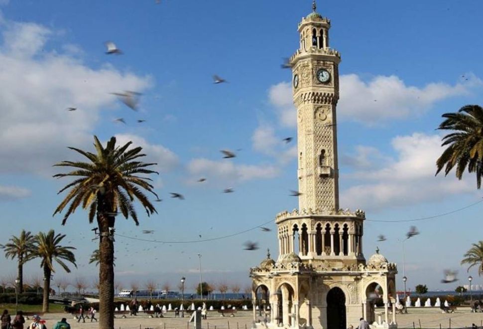 İzmir’de Gezilecek Yerler: Ege’nin Gülümseyen Yüzü Keşfedilmeyi Bekliyor