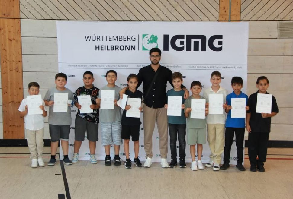 Fatih Camii'nde Eğitim Sezonu Coşkuyla Kapandı: Yeni Hedefler Belirlendi