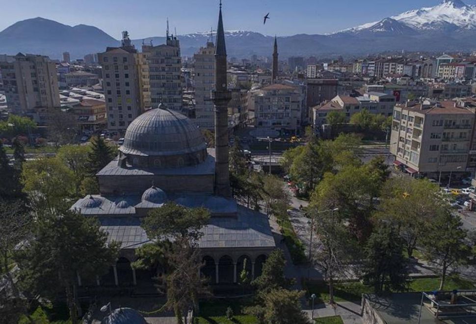Kayseri’de Gezilecek Yerler: Dağın Eteklerinde Lezzete Yolculuk