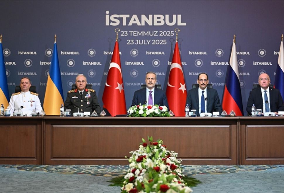 Türkiye-Rusya-Ukrayna Üçlü Toplantısı İstanbul'da Başladı