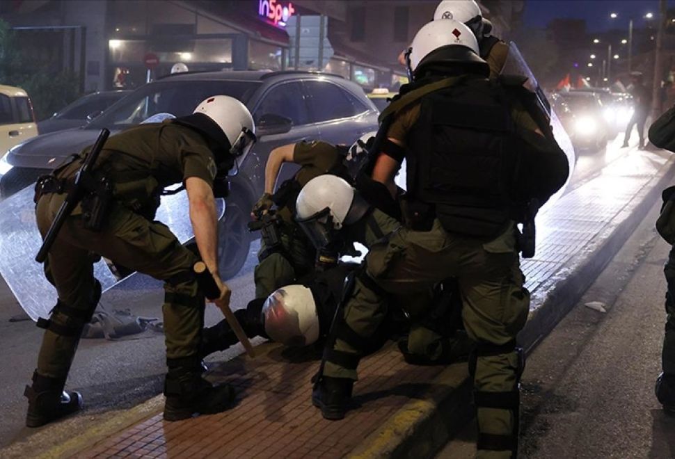 Yunanistan-İsrail Voleybol Maçında Polis Müdahalesi