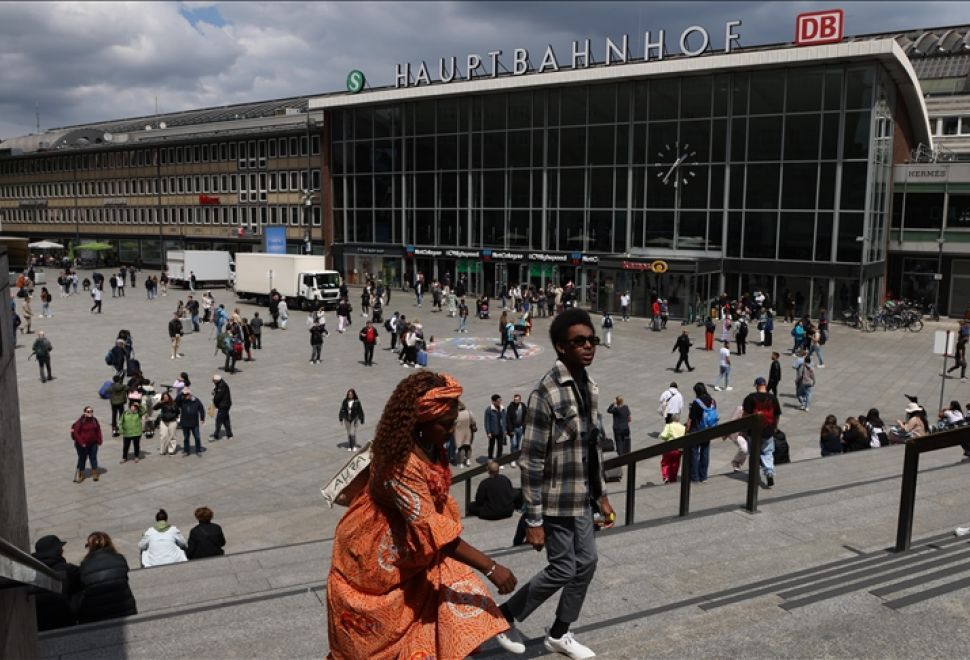 Anket: Almanlar Silah Tutmak İstemiyor