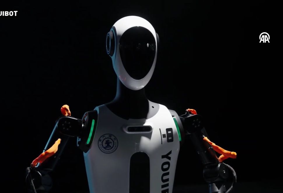 Çin’in Yeni Nesil Robotu, Aynı Anda Birçok İş Yapabiliyor