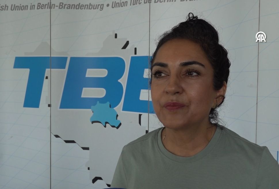 Berlin’de TBB Sözcüsü Ayşe Demir, İşe Alımda Eşitlik İçin Anonim Başvuru Önerdi