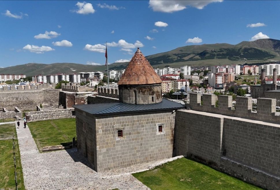 Erzurum’un Tarihi Kale Mescidi, Asırlık Eser Zamana Direniyor