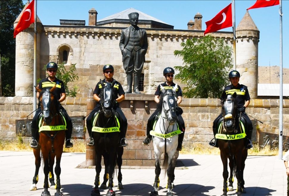 Malazgirt Zaferi 954. Yılında, Atlı Polisler Bitlis’te Devriye Yaptı
