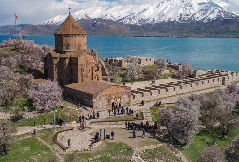 Van’da Gezilecek Yerler: Doğal ve Tarihi Güzelliklerin Adresi