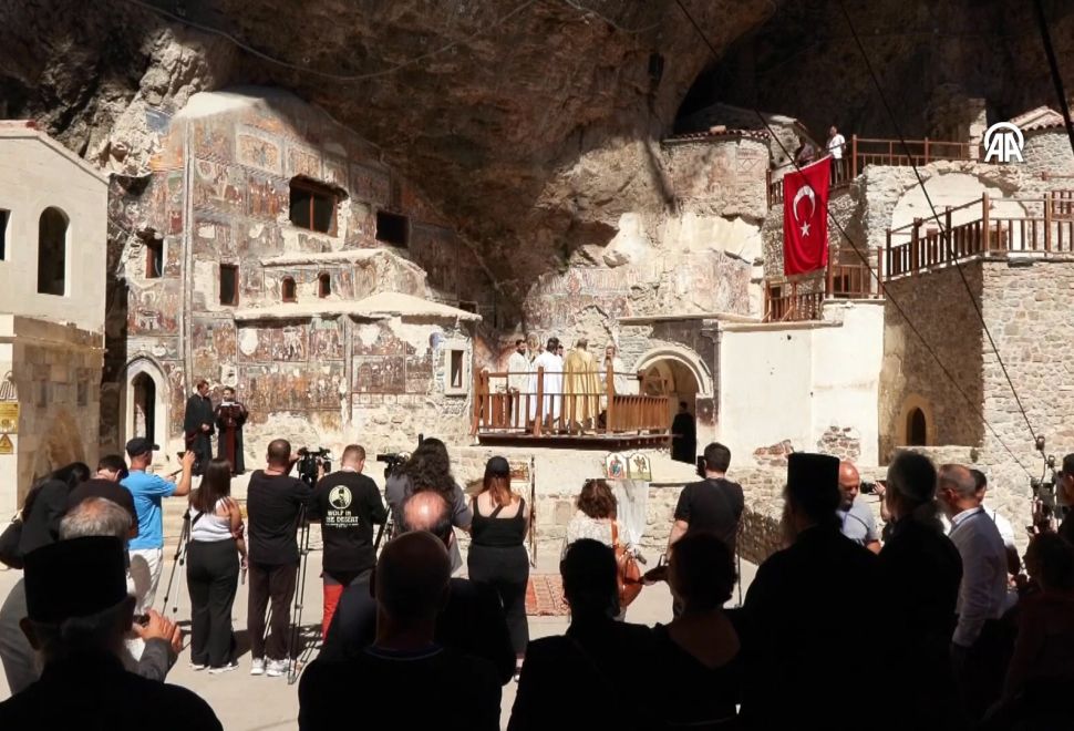 Tarihi Sümela Manastırı'nda Ayin Yapıldı