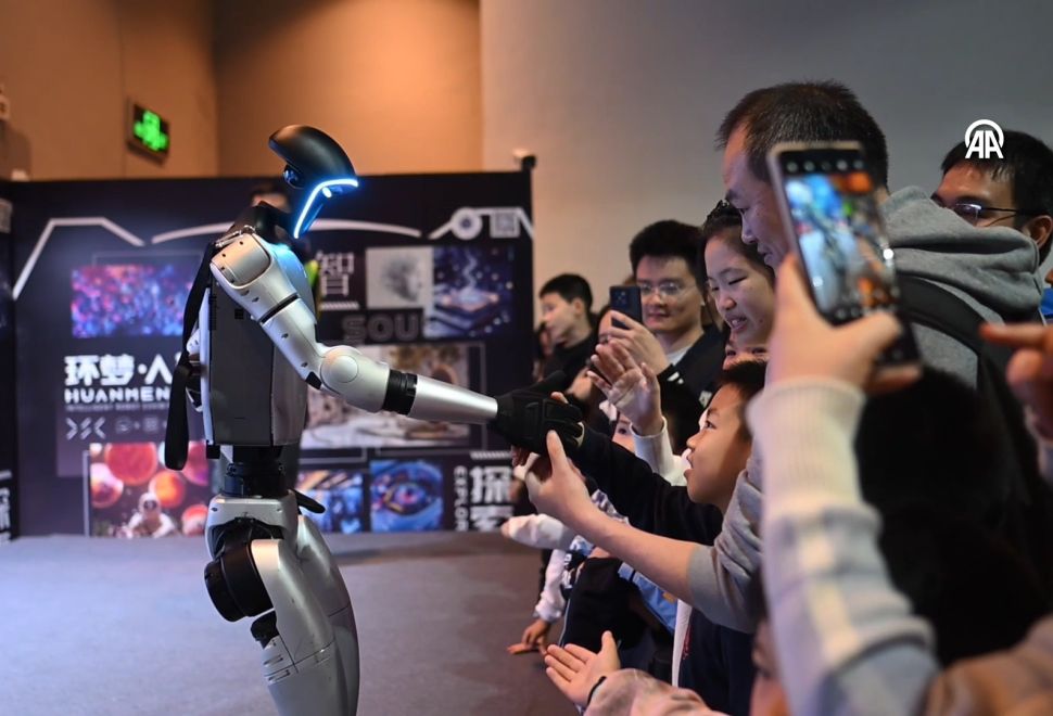 Çin’de Geleceğin Robotları Sergileniyor