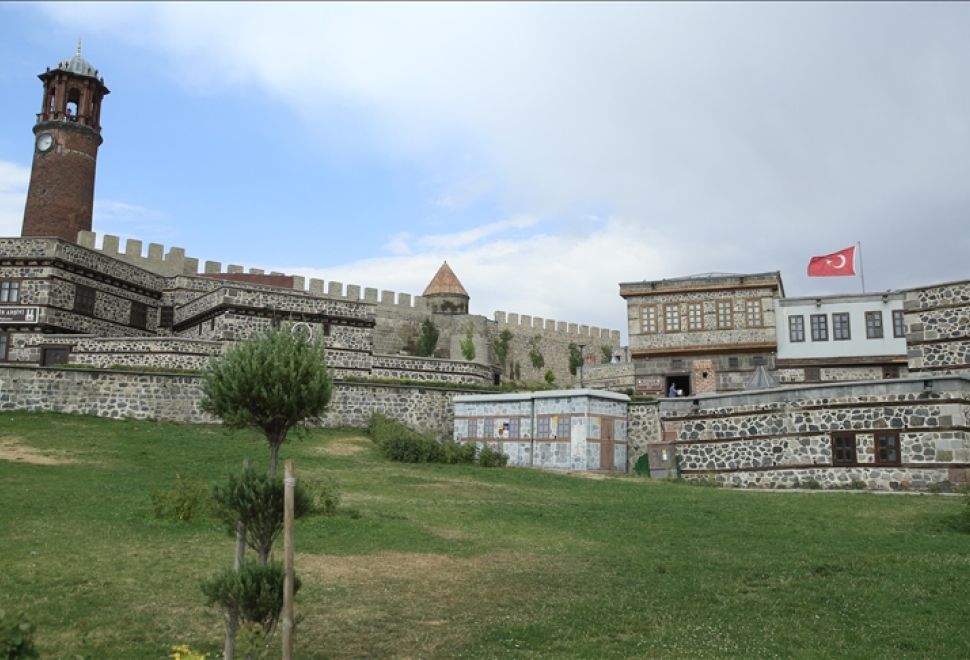 Erzurum, Serin İklimi ve ‘Başkentin’ Ünvanlarıyla Yaz Aylarında da Ziyaretçi Çekiyor