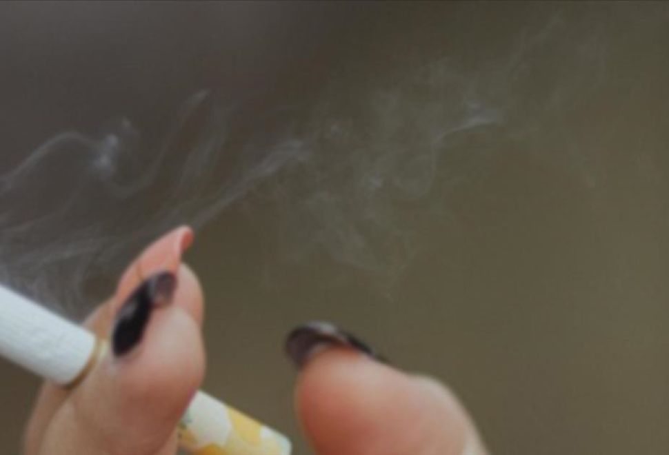 İspanya’da Çocukları Sigara İçen Ebeveynlere Para Cezası