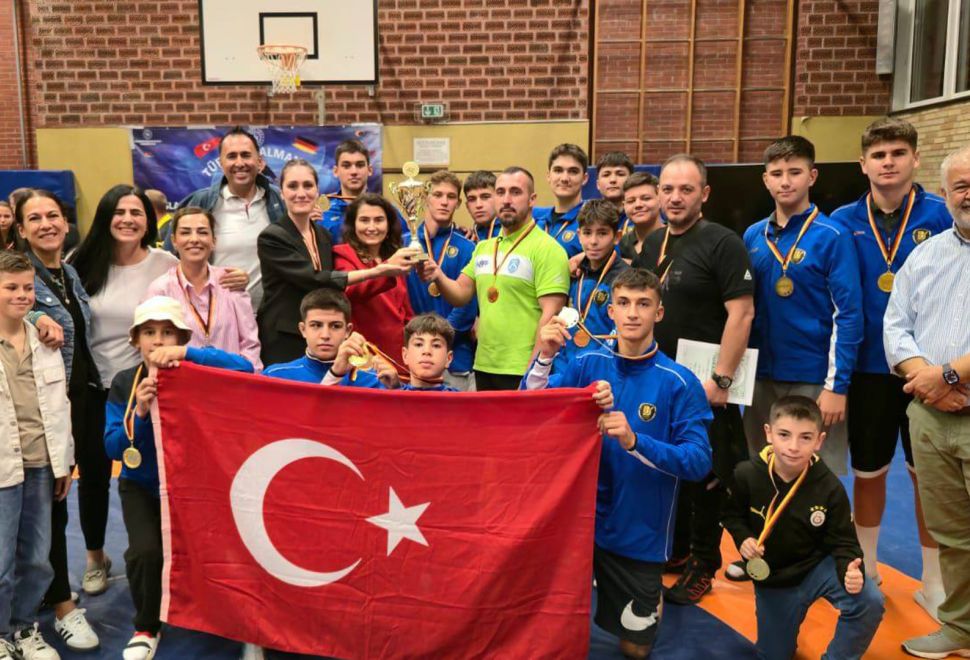 Stuttgart’ta Genç Güreşçilerimizden Gurur Veren Başarı