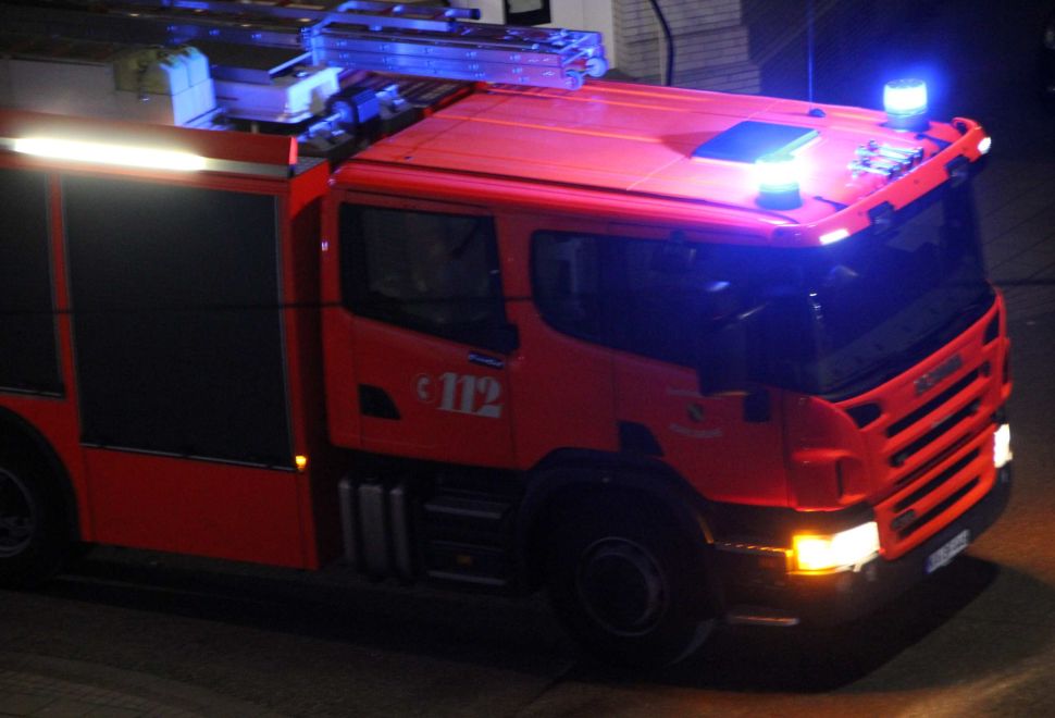 Karlsruhe’deki kundaklama şüphelisi, çalıntı scooter ile kaçmaya çalışırken yakalandı.