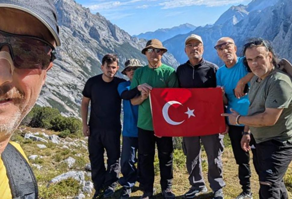 Göppingen’li Doğa Spor Gönüllüleri Avusturya’nın Zirvesinde Türk Bayrağını Açtı