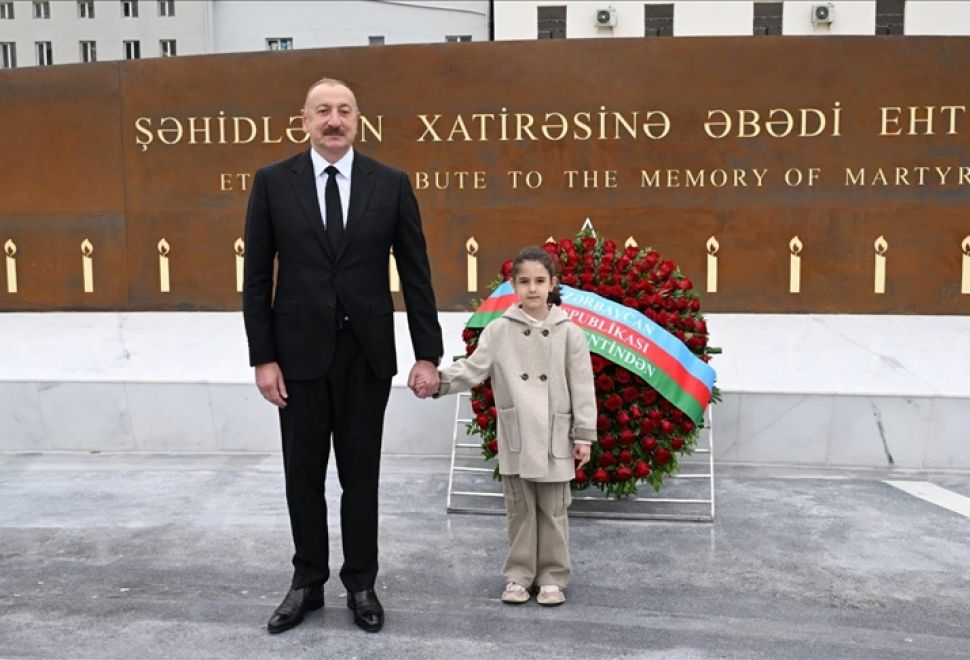 Azerbaycan, Gence’de Anıt Park Açıldı