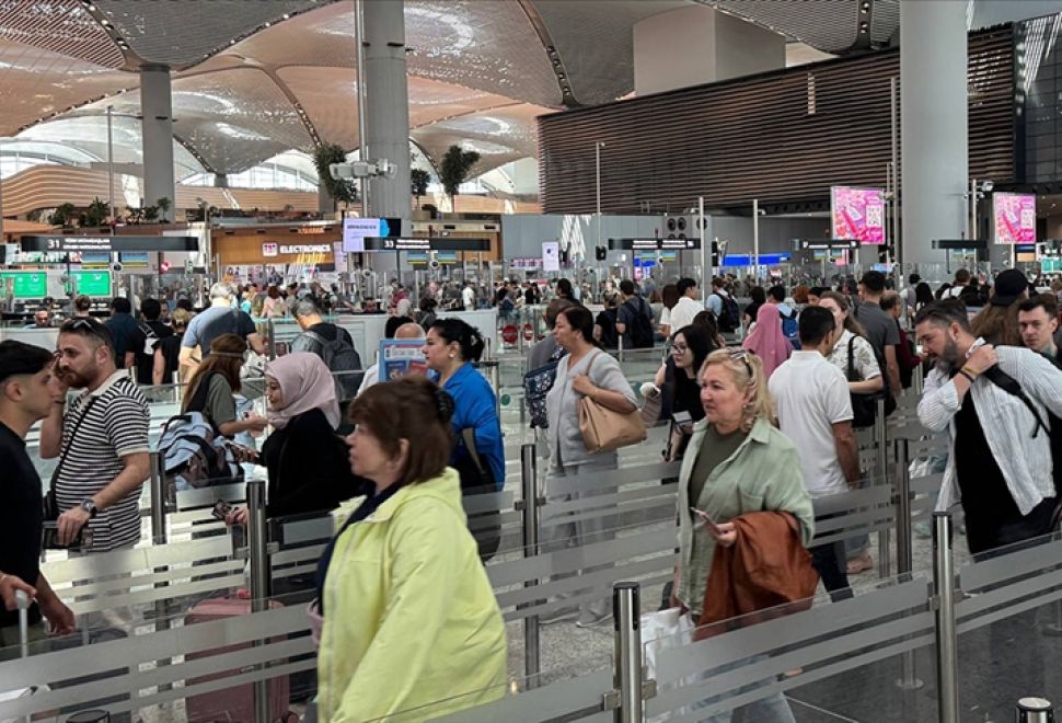 İstanbul Havalimanları Yolcu Rekoru Kırdı: Türkiye Nüfusunu Geçti