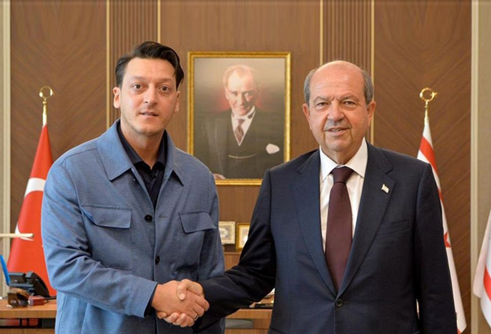 Mesut Özil’den FIFA ve UEFA’ya KKTC’li Sporcular İçin Ambargo Kaldırılsın Çağrısı